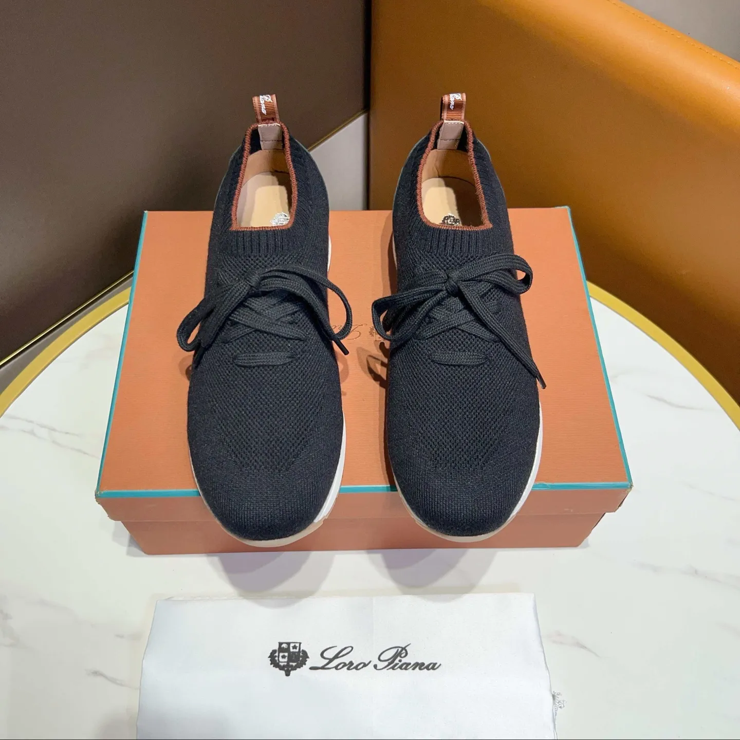 Factory price: 400💰 (loro men's shoes💰iana) New moccasin shoes official website original 1:1 mold opening, original quality💯fine workmanship, high-end luxury☘The upper is made of original waterproof treated breathable fly-woven suede🌴luxury🐂leather lining🍓rubber wear-resistant and non-slip outsole, size 38-44 (size 45 can be customized)